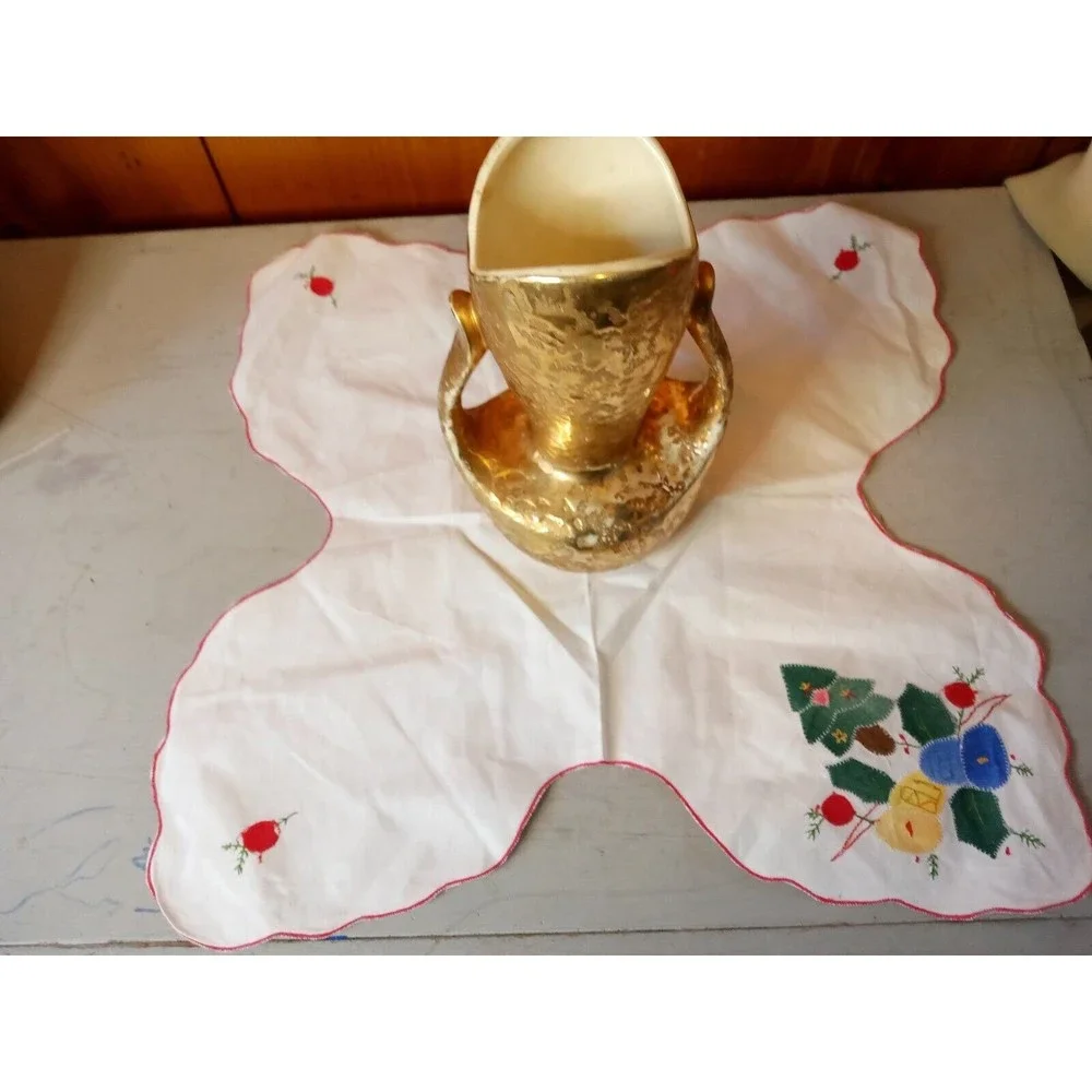 VINTAGE Christmas EMBROIDERED White‎ Bread Basket Linen